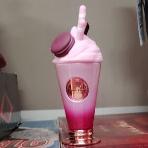 Luxurious Pink Body Wash with Macaron Design